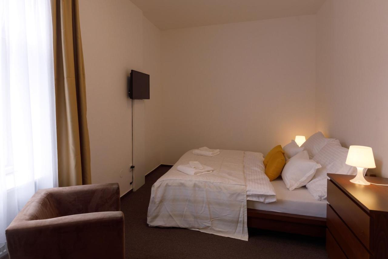 Litvan Sunset Apartments Ceske Budejovice Esterno foto