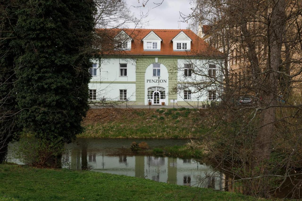 Litvan Sunset Apartments Ceske Budejovice Esterno foto